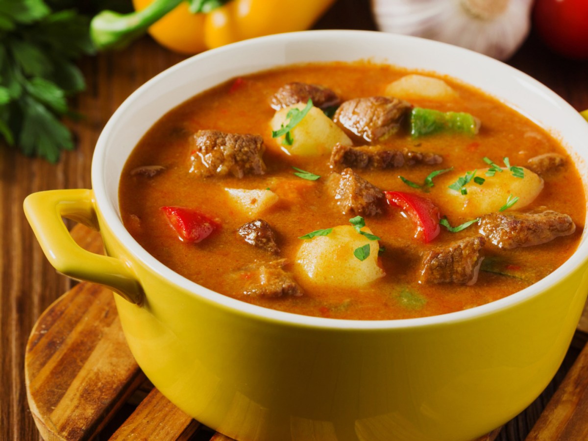 Deftige Lagerfeuer-Suppe: Dieser Schmortopf ist ein Hit bei der ganzen Familie