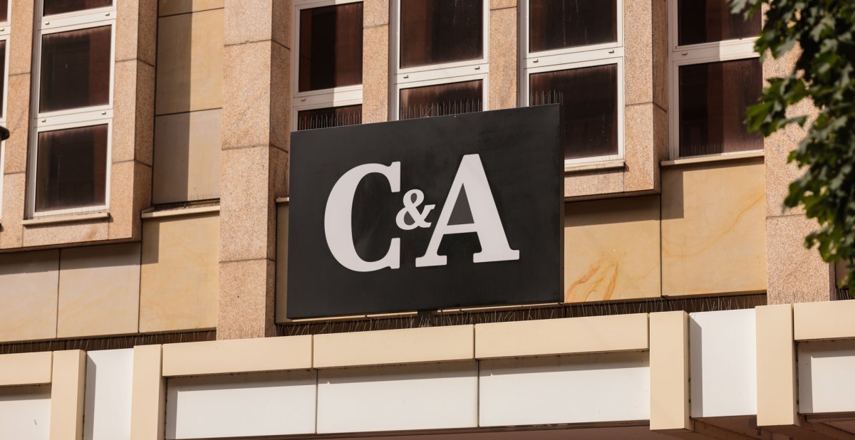 Schaufenster von C&A im Frühling 2024