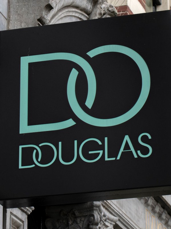 Bei 30 Grad Hitze: Dieses Spray sorgt SOFORT für Abkühlung (bei Douglas)