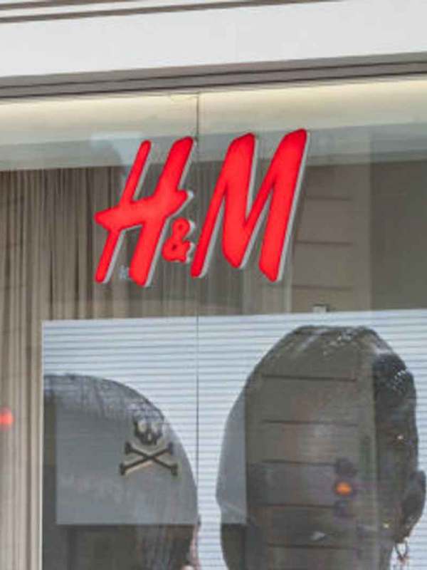 Stilvoll sparen: Das „Madeira“-Kleid von H&M kostet weniger als 25 Euro