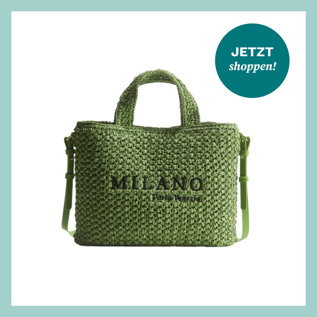 Crossbody-Bag aus grünem Bast mit Schriftzug