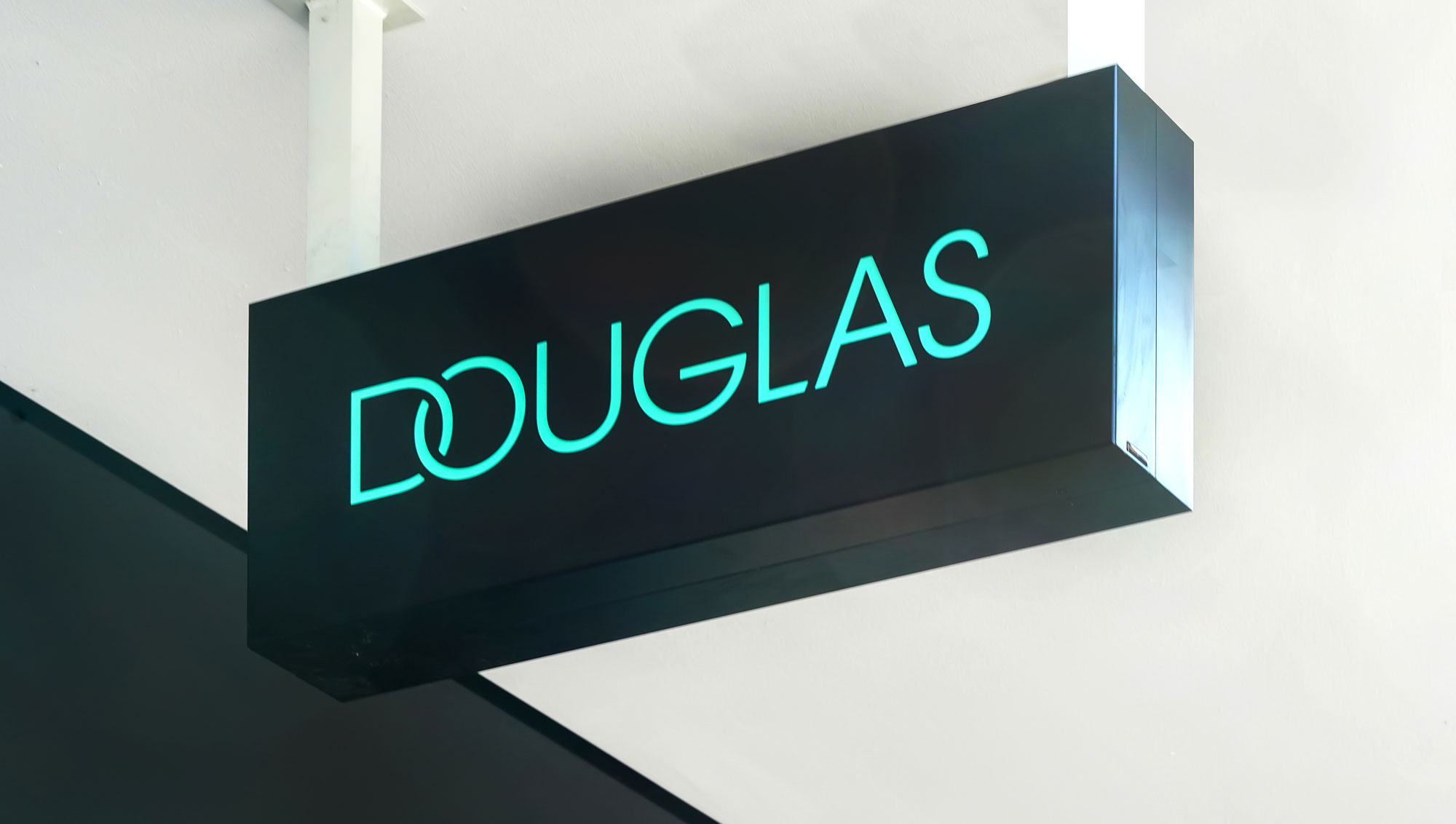 Mit-diesem-Parfum-tauchst-du-ein-in-ein-Meer-von-Bl-ten-Douglas-Topseller-