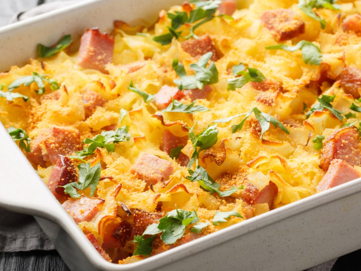 Schinkenfleckerl: Österreichischer Nudelauflauf mit Suchtfaktor (gelingt so einfach!)