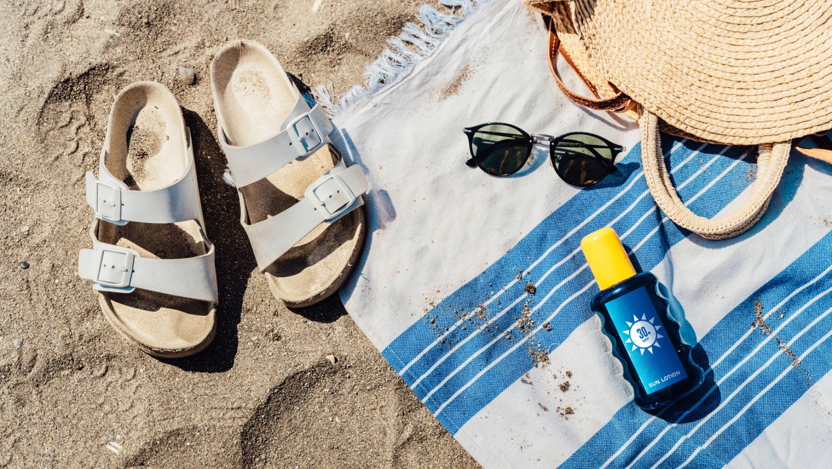 Sandalen am Strand