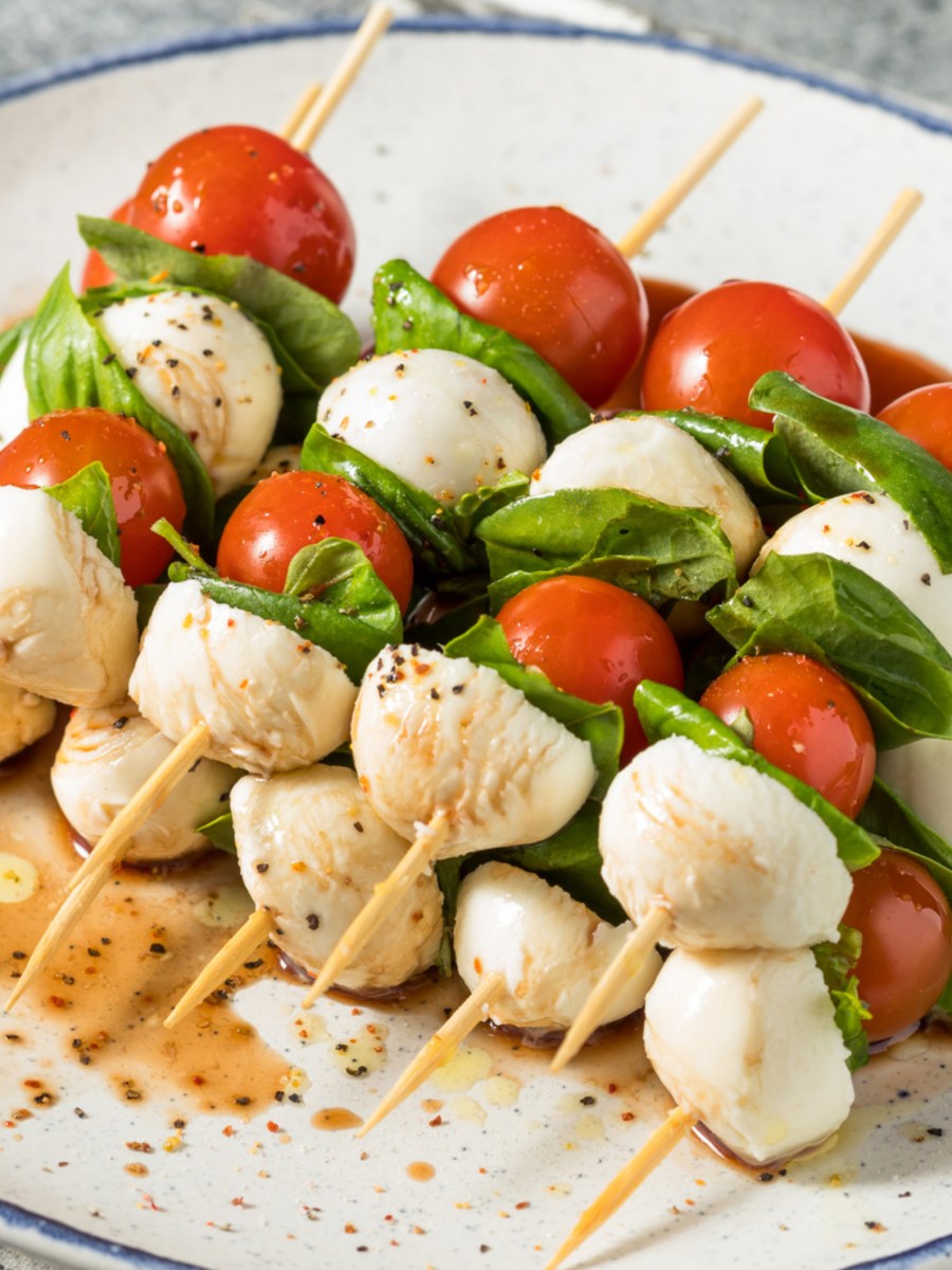 Perfekt zum Grillen: Diese Caprese-Spieße schmecken wie Urlaub in Italien