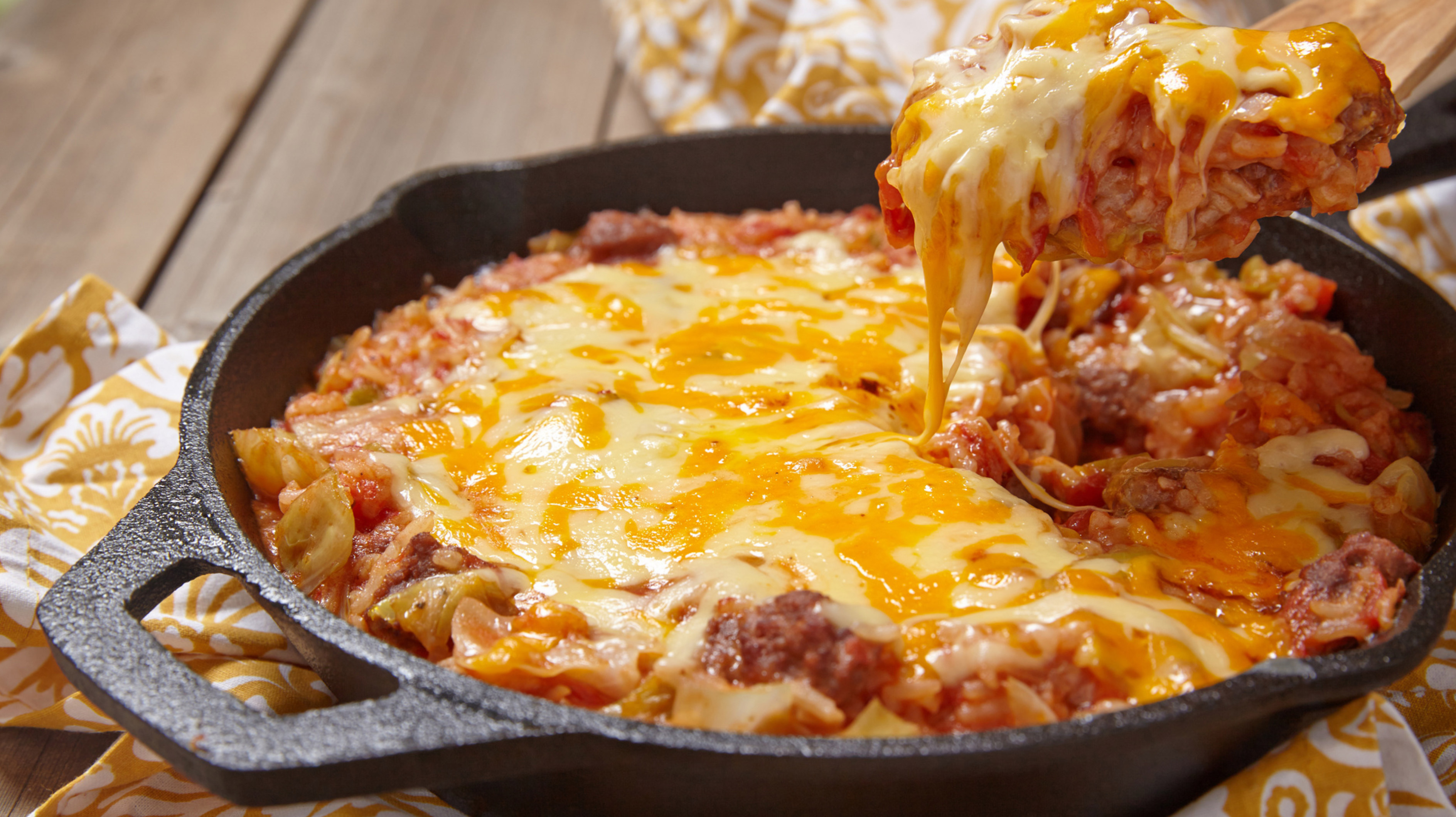 Ofenglück: Schnelles Rezept für Reis-Auflauf mit Hackfleisch und Käse ...