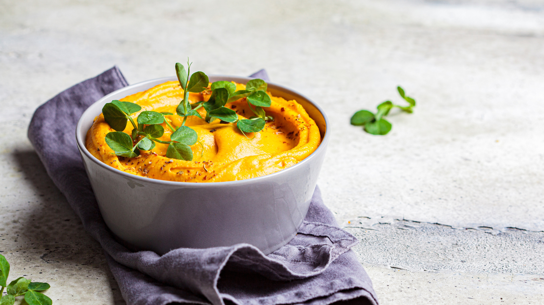 Der Geheimtipp fürs Grillfest: Schneller Curry-Mandel-Dip - gofeminin