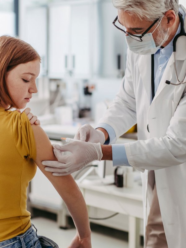 Schützt vor Krebs: Warum die HPV-Impfung für Mädchen und Jungen wichtig ist