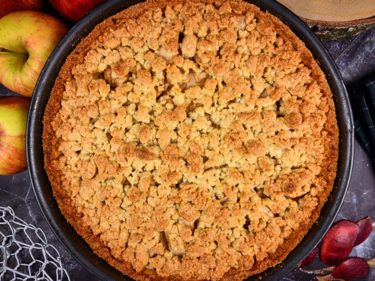 Apfelkrümel: Dieser Apfelkuchen mit Streuseln ist ein saftig-süßes Gedicht