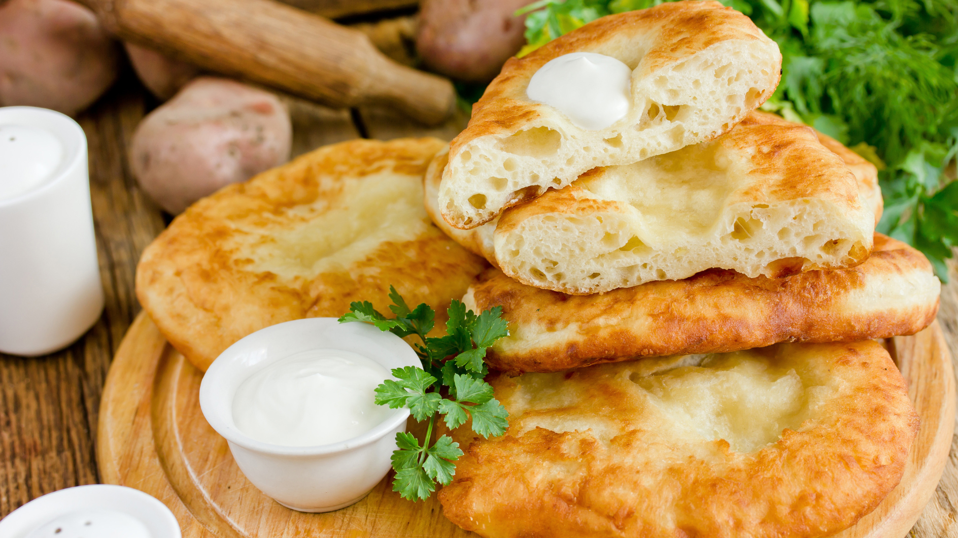 Langosch ohne Aufwand: Schnelle Mini-Version aus Sonntagsbrötchen ...