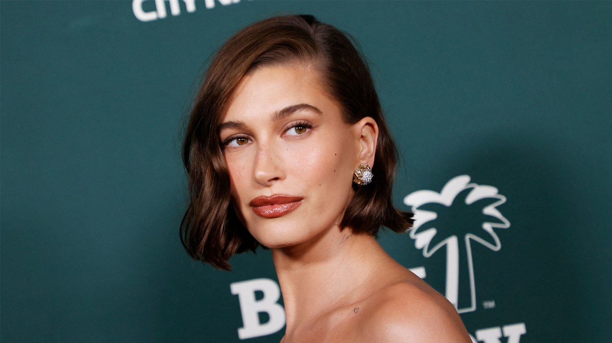 Hailey Bieber mit gepflegter Haut