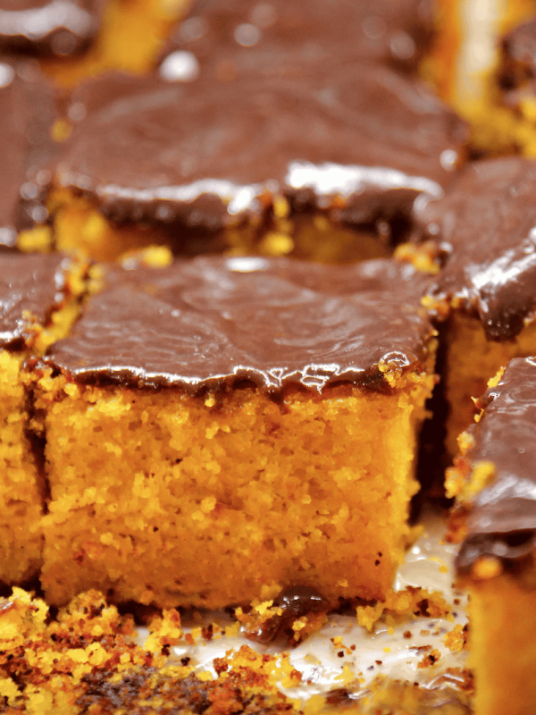 Brasilianischer Karottenkuchen: Rezept für den super saftigen Blechkuchen
