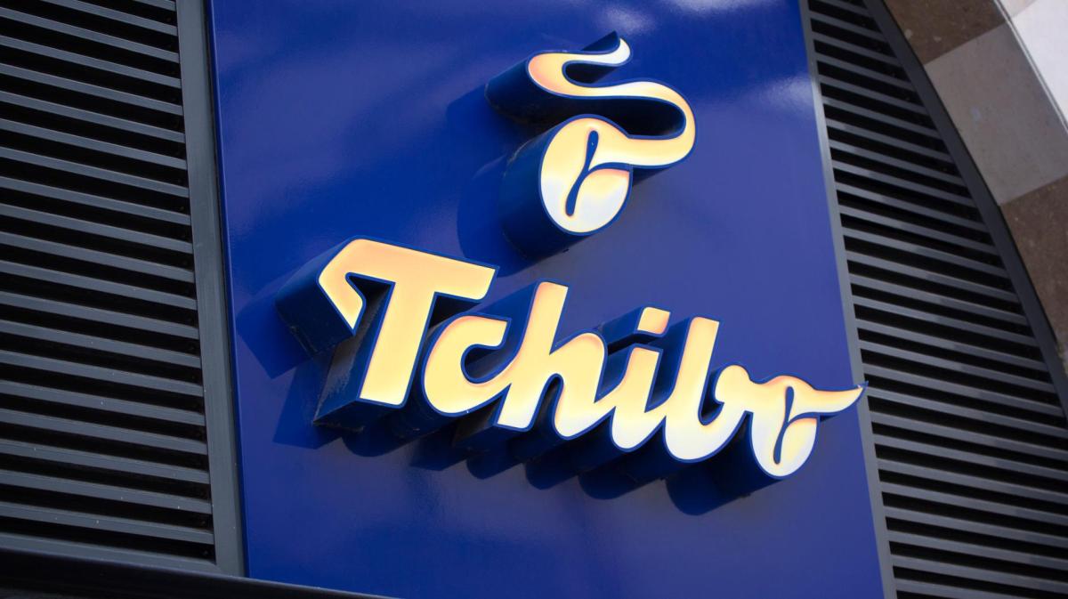Tchibo Logo an einem Shop.