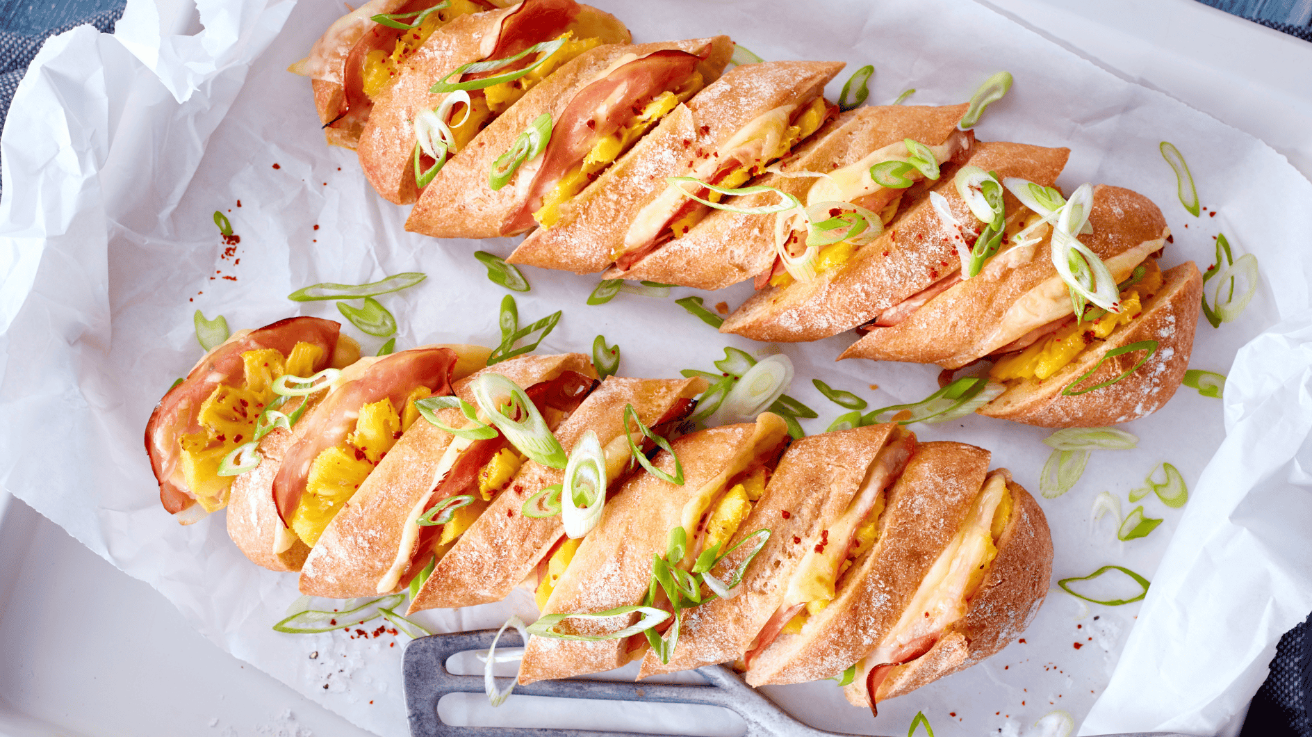 Vergiss-das-08-15-Kr-uterbaguette-Unser-Hawaii-Baguette-ist-die-leckerste-Grill-Beilage