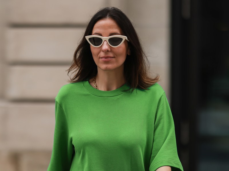 Streetstyle von Elise Seitz in einem hellgrünen Kleid