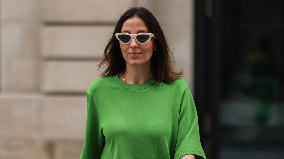 Streetstyle von Elise Seitz in einem hellgrünen Kleid