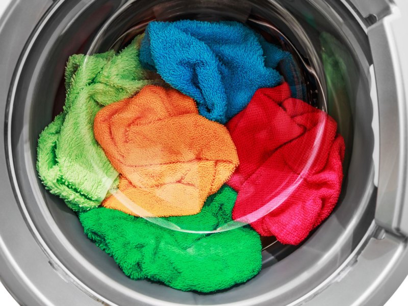 Waschmaschine mit bunter 60 Grad Wäsche
