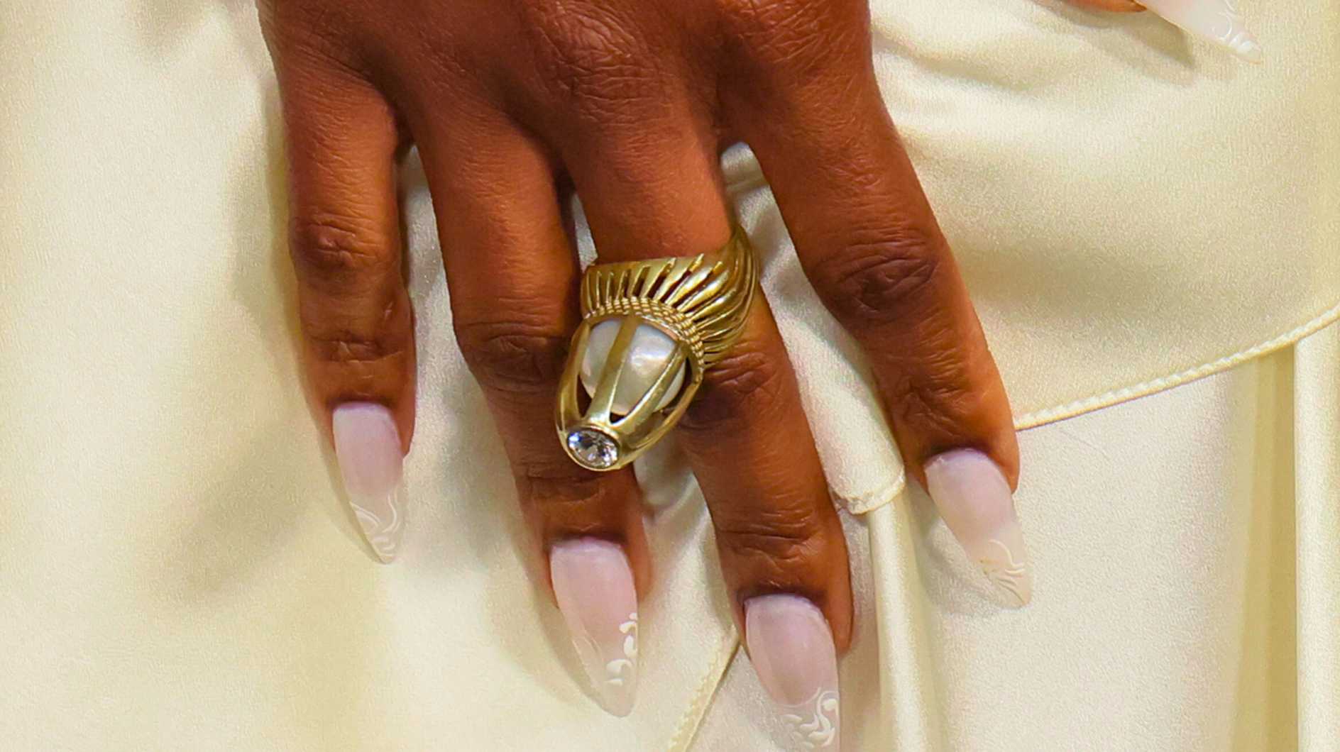Nageltrend-2025-Milky-Nails-sind-der-perfekte-Look-f-r-gepflegte-H-nde