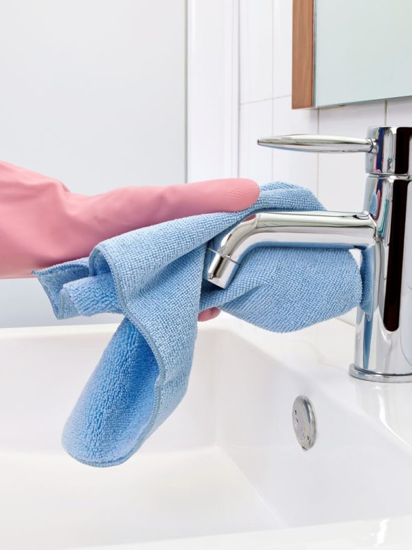 Badezimmer: Diese Wundertücher von dm lösen Kalk in Sekunden